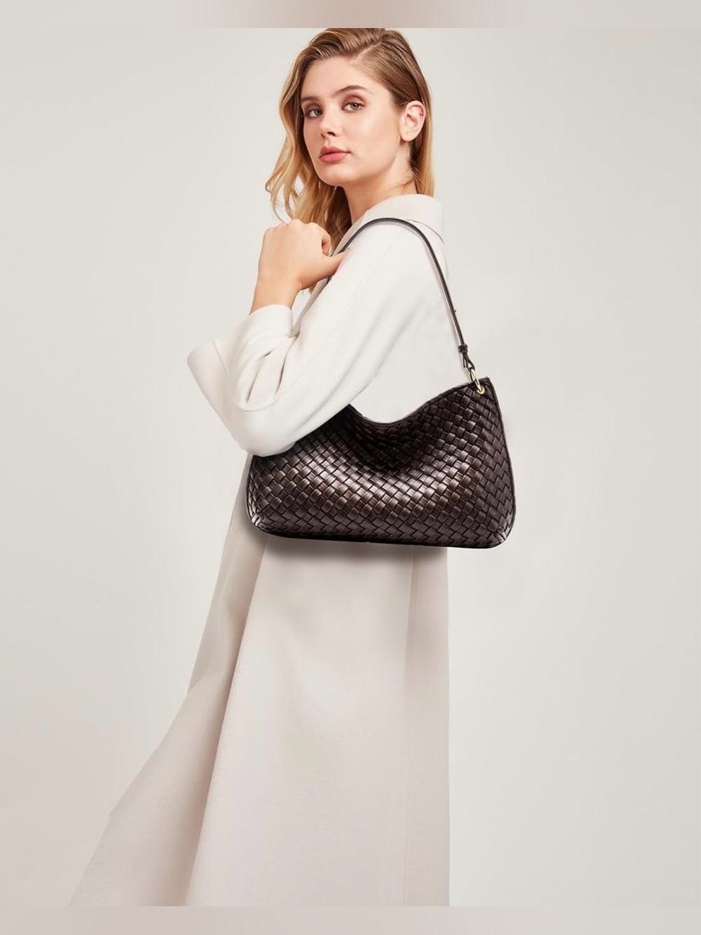 Woven Shoulder Bag in Dark Brown